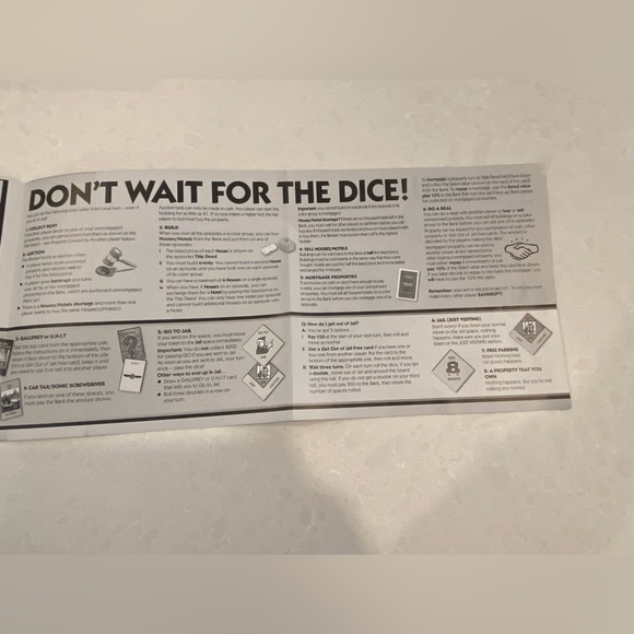 Doctor Who 50th Anniversary Collector's Edition Monopoly - Picture 11 of 14